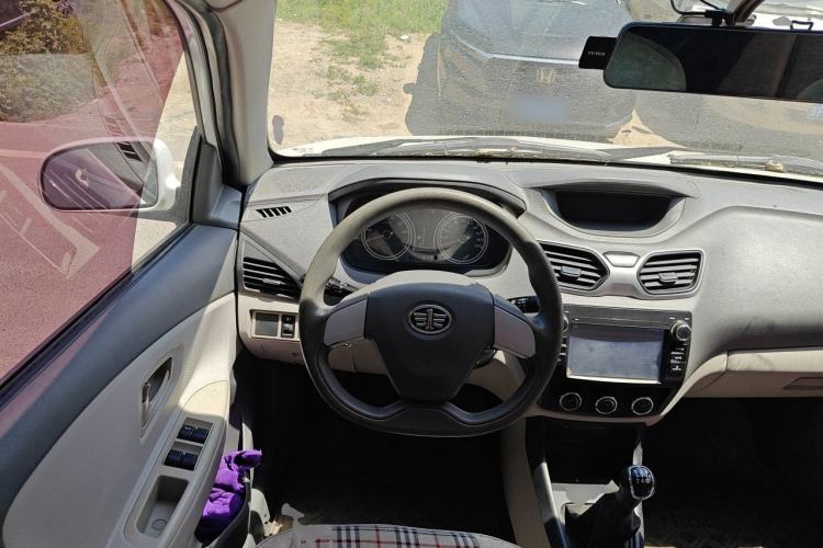 Used FAW Xiali N5 2014 1.3L Manual Standard Edition Steering Wheel