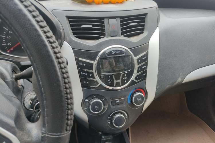 Used FAW Xiali N7 2013 1.3L Manual Luxury Model Audio And AC Panel