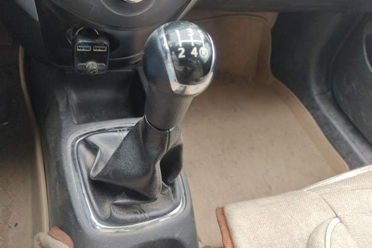 Used FAW Xiali N7 2013 1.3L Manual Luxury Model Gear Lever
