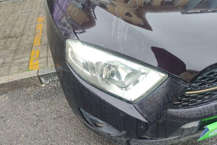 Used FAW Xiali N7 2013 1.3L Manual Luxury Model Right Front Headlight