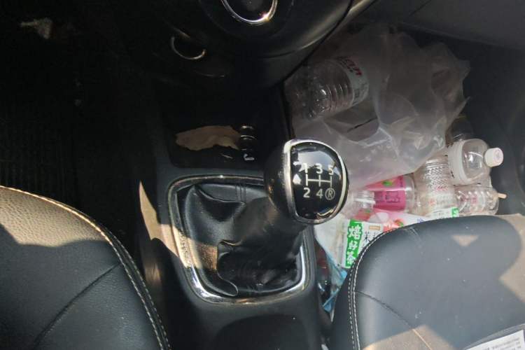 Used FAW Xiali N7 2013 1.3L Manual Luxury Model Gear Lever