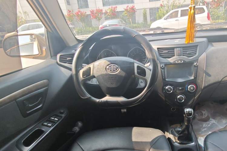 Used FAW Xiali N7 2013 1.3L Manual Luxury Model Steering Wheel