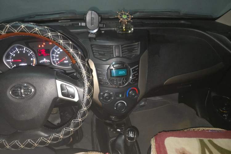 Used FAW Xiali N7 2013 1.3L Manual Comfort Model Audio And AC Panel