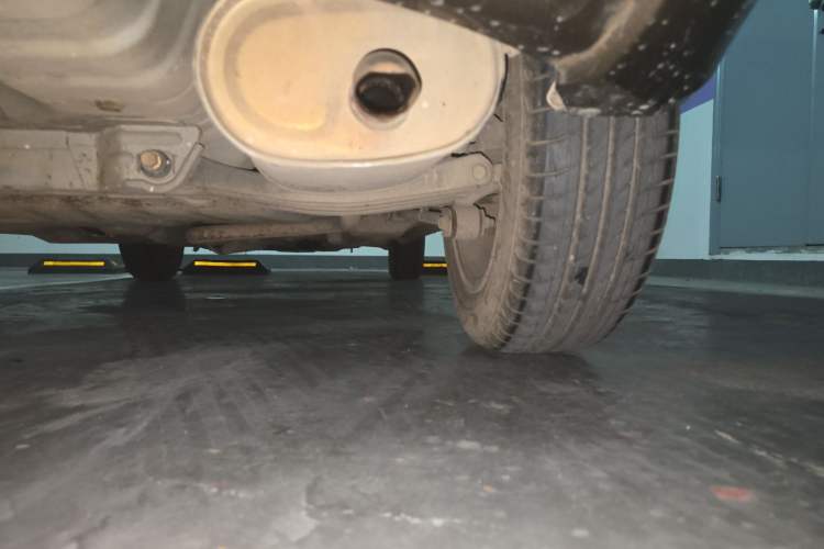 Used FAW Xiali N7 2013 1.3L Manual Comfort Model Chassis Front Left