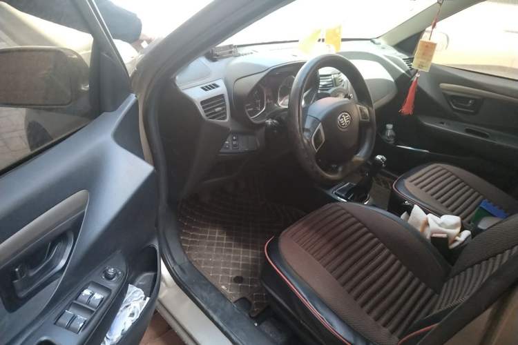 Used FAW Xiali N7 2013 1.3L Manual Comfort Model Driver Seat