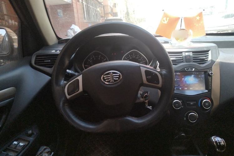 Used FAW Xiali N7 2013 1.3L Manual Comfort Model Steering Wheel
