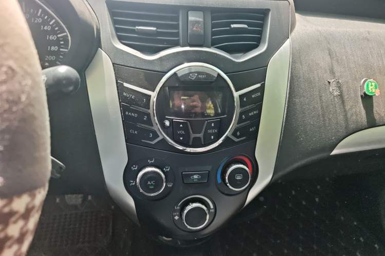 Used FAW Xiali N7 2013 1.3L Manual Luxury Model Audio And AC Panel