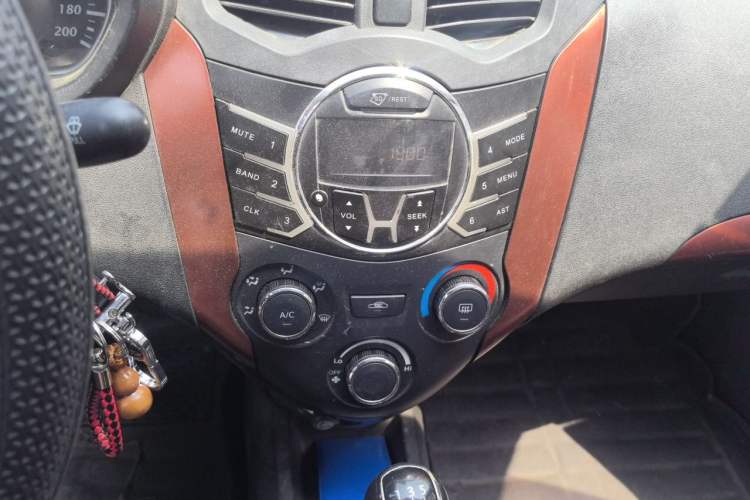 Used FAW Xiali N7 2013 1.3L Manual Luxury Model Audio And AC Panel