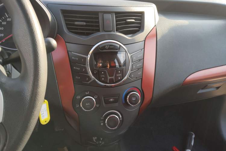 Used FAW Xiali N7 2013 1.3L Manual Luxury Model Audio And AC Panel