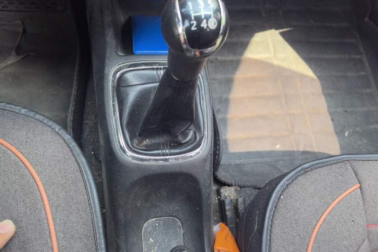 Used FAW Xiali N7 2013 1.3L Manual Luxury Model Gear Lever