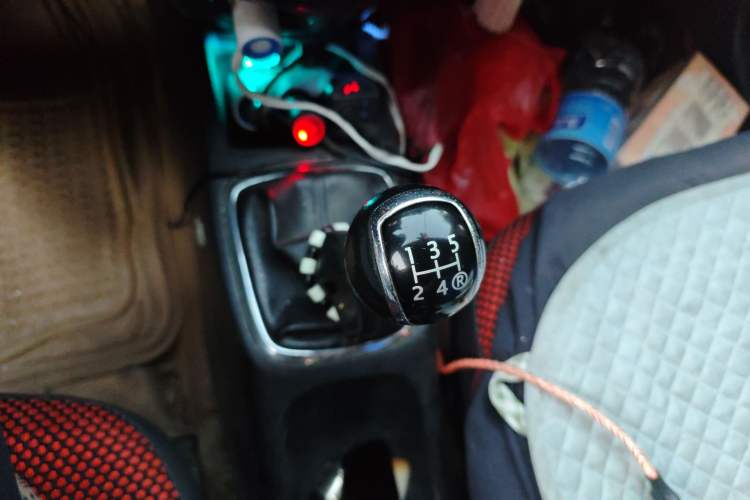 Used FAW Xiali N7 2013 1.3L Manual Luxury Model Gear Lever