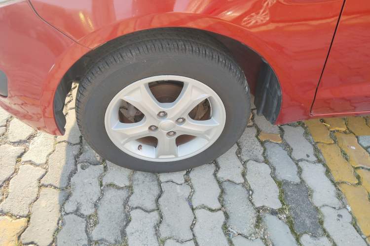 Used FAW Xiali N7 2013 1.3L Manual Luxury Model Left Front Wheel Hub