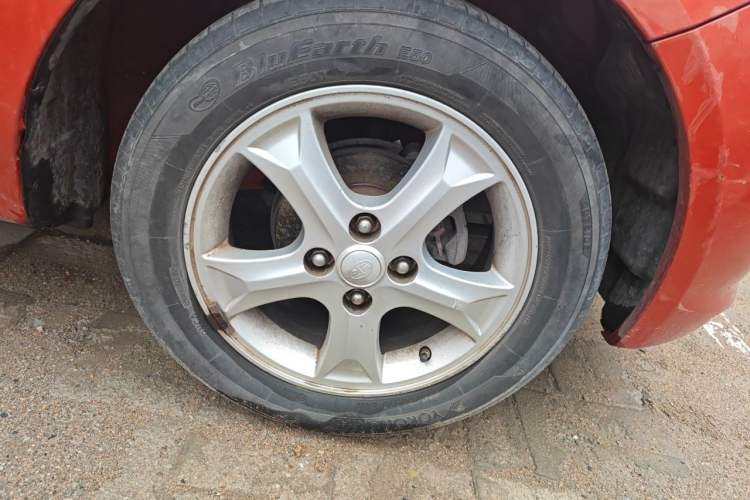 Used FAW Xiali N7 2013 1.3L Manual Luxury Model Right Front Wheel Hub