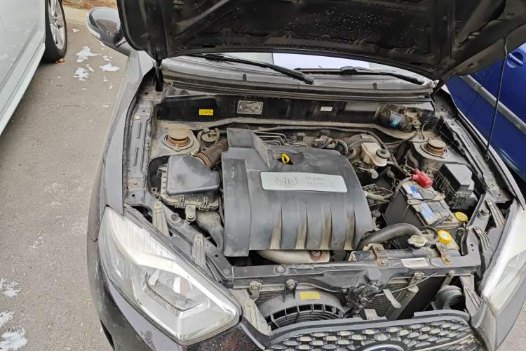 Used FAW Xiali N7 2013 1.3L Manual Luxury Model Engine Bay Right