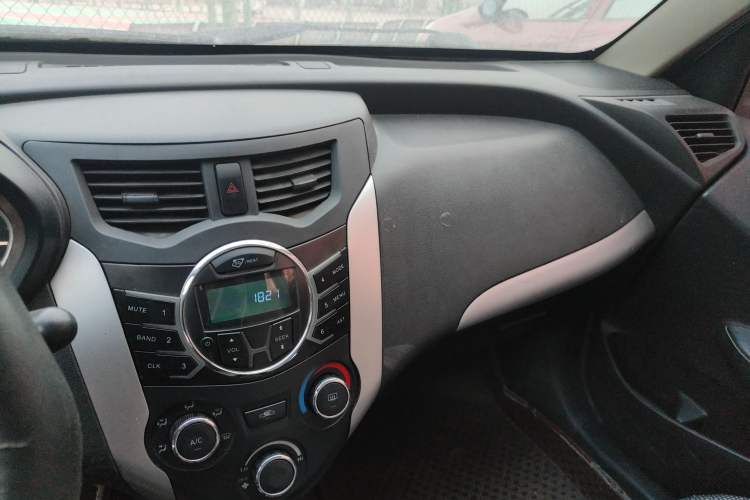 Used FAW Xiali N7 2013 1.3L Manual Comfort Model Audio And AC Panel