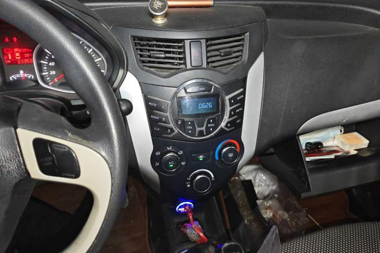 Used FAW Xiali N7 2013 1.3L Manual Luxury Model Audio And AC Panel