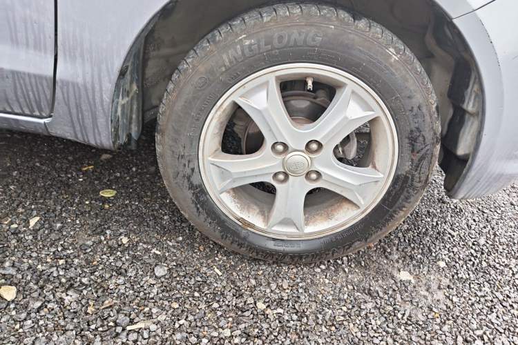 Used FAW Xiali N7 2013 1.3L Manual Comfort Model Right Front Wheel Hub