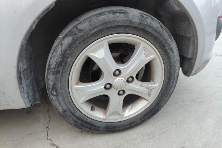 Used FAW Xiali N7 2013 1.3L Manual Comfort Model Right Front Wheel Hub