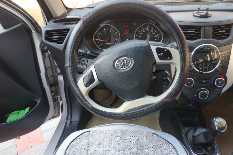 Used FAW Xiali N7 2013 1.3L Manual Luxury Model Steering Wheel