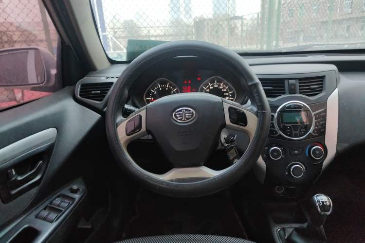 Used FAW Xiali N7 2013 1.3L Manual Comfort Model Steering Wheel
