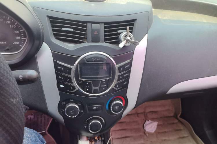 Used FAW Xiali N7 2013 1.3L Manual Comfort Model Audio And AC Panel