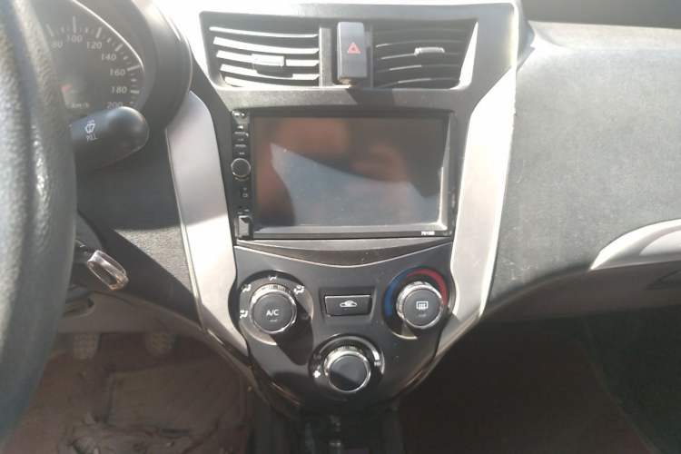Used FAW Xiali N7 2013 1.3L Manual Luxury Model Audio And AC Panel