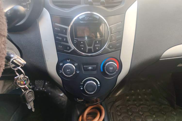 Used FAW Xiali N7 2013 1.3L Manual Comfort Model Audio And AC Panel