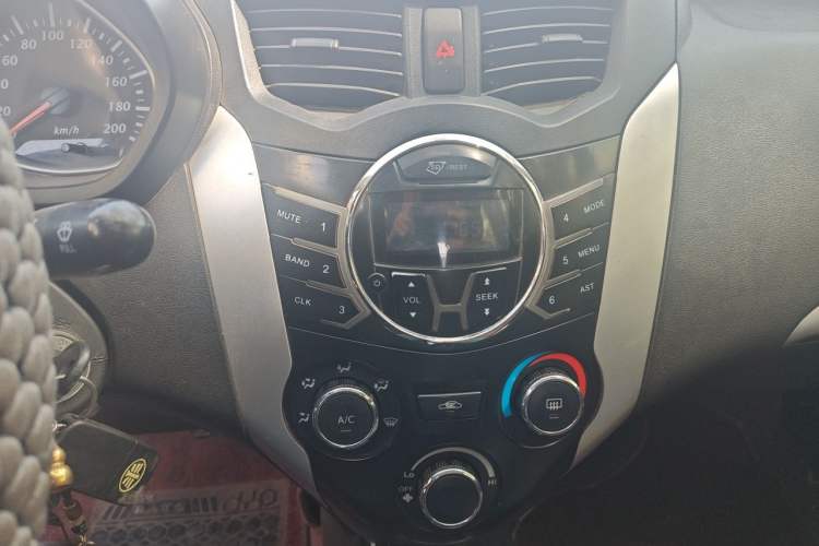 Used FAW Xiali N7 2013 1.3L Manual Luxury Model Audio And AC Panel