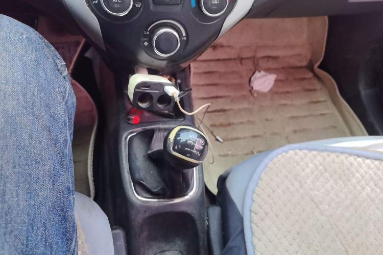 Used FAW Xiali N7 2013 1.3L Manual Comfort Model Gear Lever