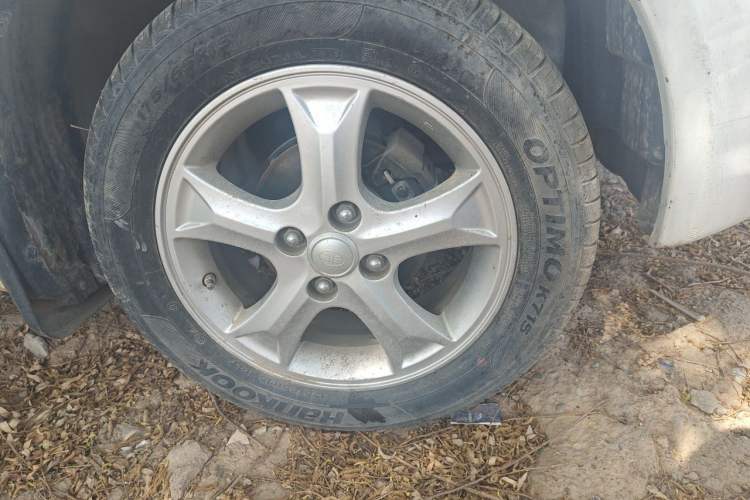 Used FAW Xiali N7 2013 1.3L Manual Luxury Model Right Front Wheel Hub
