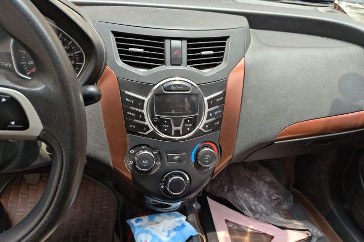 Used FAW Xiali N7 2013 1.3L Manual Comfort Model Audio And AC Panel