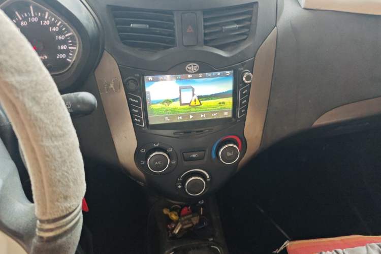 Used FAW Xiali N7 2013 1.3L Manual Luxury Model Audio And AC Panel