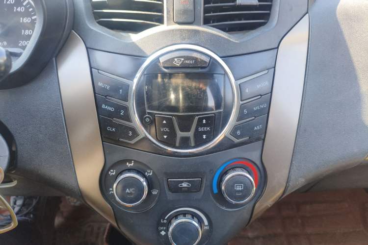 Used FAW Xiali N7 2013 1.3L Manual Luxury Model Audio And AC Panel