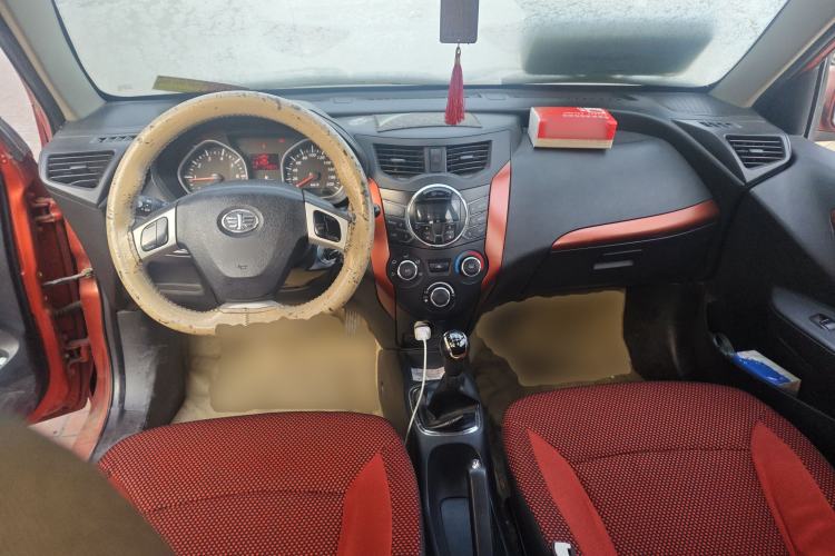 Used FAW Xiali N7 2013 1.3L Manual Luxury Model Center Console
