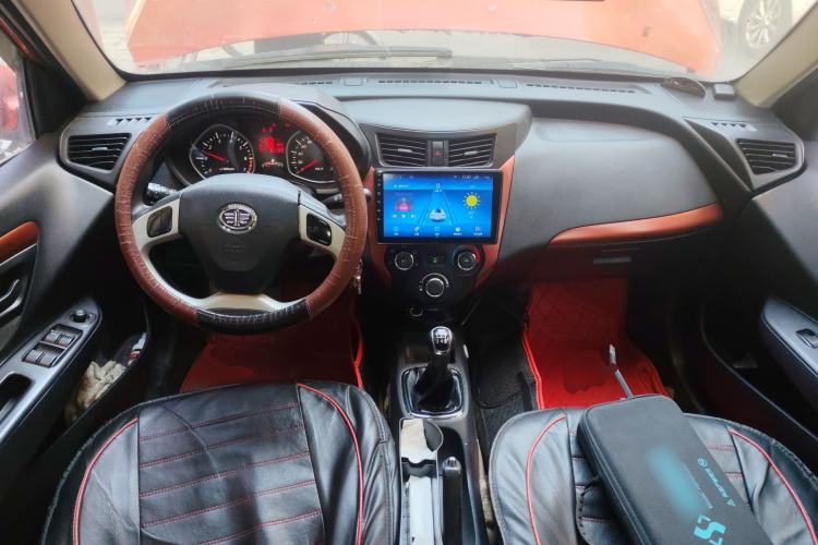 Used FAW Xiali N7 2013 1.3L Manual Luxury Model Center Console