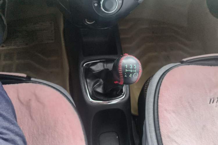 Used FAW Xiali N7 2013 1.3L Manual Luxury Model Gear Lever