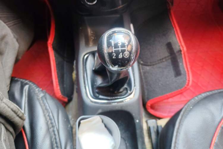 Used FAW Xiali N7 2013 1.3L Manual Luxury Model Gear Lever