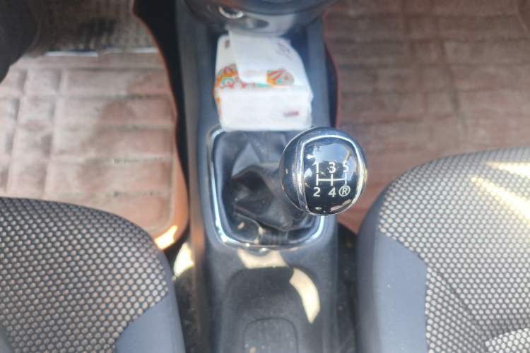 Used FAW Xiali N7 2013 1.3L Manual Luxury Model Gear Lever
