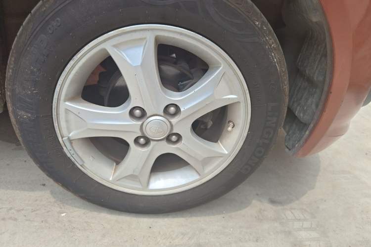 Used FAW Xiali N7 2013 1.3L Manual Comfort Model Right Front Wheel Hub