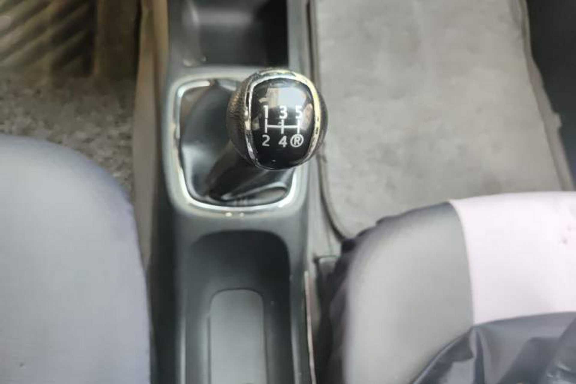 Used FAW Xiali N7 2014 1.3L Manual Sport Luxury Model Gear Lever