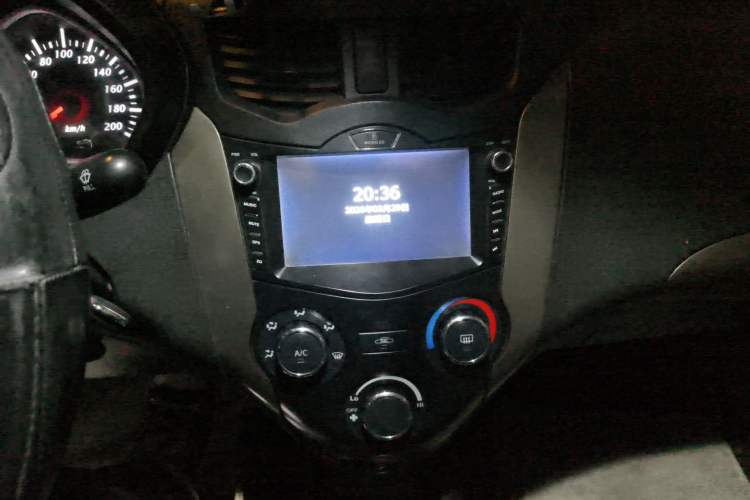 Used FAW Xiali N7 2014 1.3L Manual Sport Prestige Edition Audio And AC Panel
