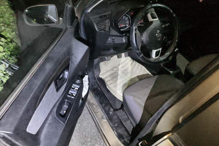 Used FAW Xiali N7 2014 1.3L Manual Sport Prestige Edition Driver Seat