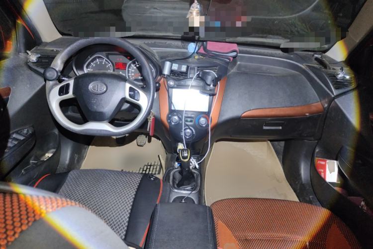 Used FAW Xiali N7 2014 1.3L Manual Sport Luxury Model Center Console