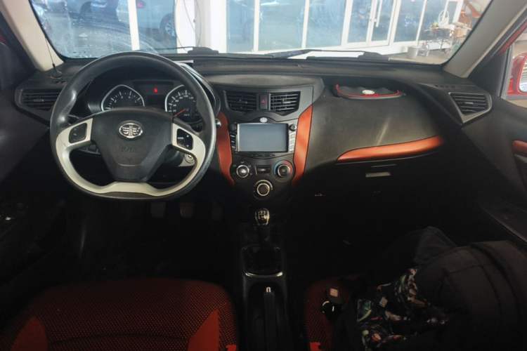 Used FAW Xiali N7 2014 1.3L Manual Sport Prestige Edition Center Console