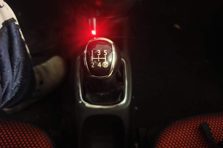 Used FAW Xiali N7 2014 1.3L Manual Sport Prestige Edition Gear Lever