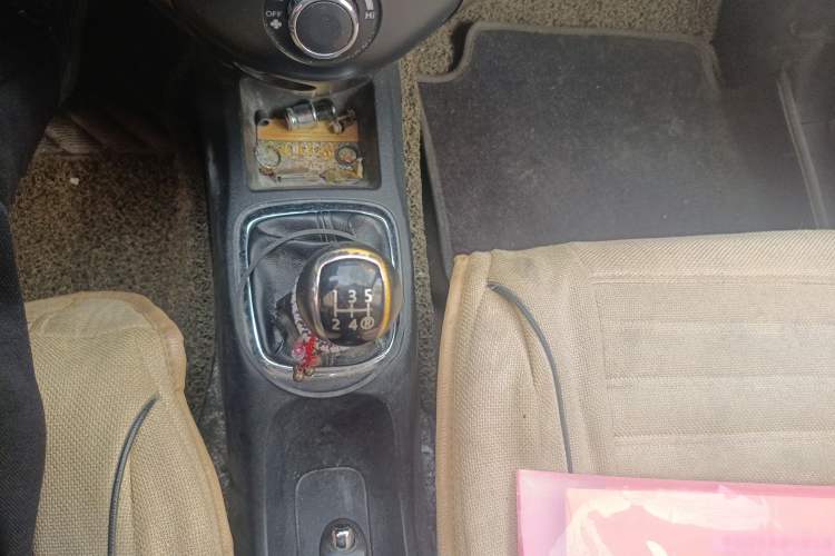 Used FAW Xiali N7 2014 1.3L Manual Sport Comfort Model Gear Lever