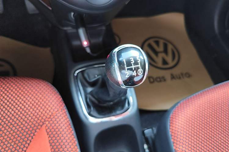 Used FAW Xiali N7 2014 1.3L Manual Sport Prestige Edition Gear Lever