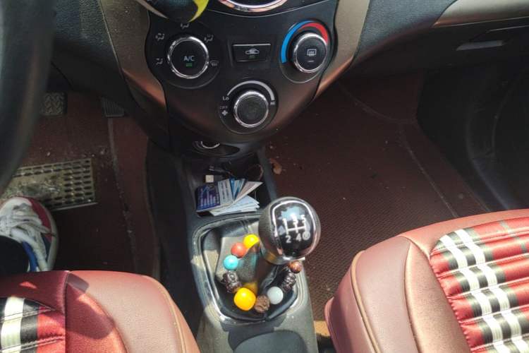Used FAW Xiali N7 2014 1.3L Manual Sport Luxury Model Gear Lever