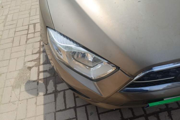Used FAW Xiali N7 2014 1.3L Manual Sport Comfort Model Right Front Headlight