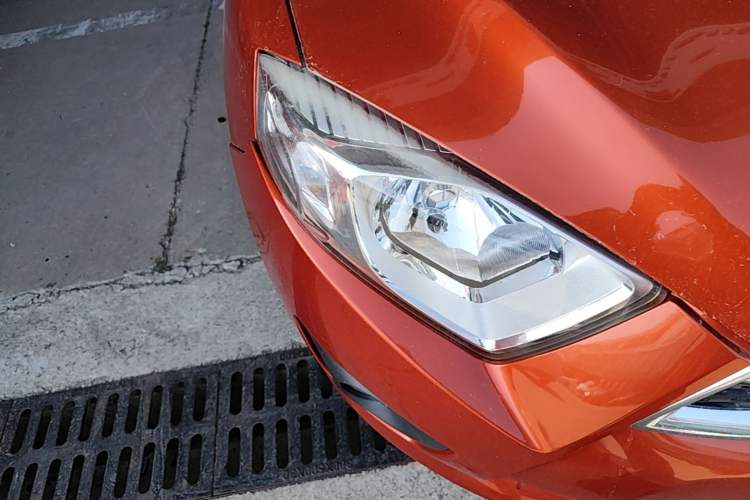Used FAW Xiali N7 2014 1.3L Manual Sport Prestige Edition Right Front Headlight